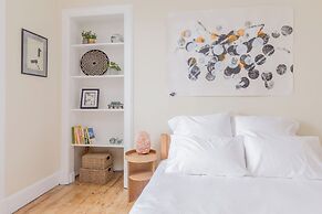 Edinburgh Castle Views Stylish 2BD Flat Sleeps 4