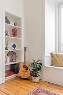 Edinburgh Castle Views Stylish 2BD Flat Sleeps 4