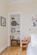 Edinburgh Castle Views Stylish 2BD Flat Sleeps 4