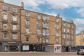 Edinburgh Castle Views Stylish 2BD Flat Sleeps 4