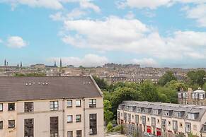Edinburgh Castle Views Stylish 2BD Flat Sleeps 4