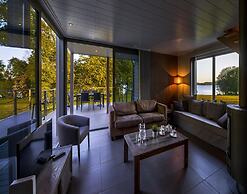 Spacious Villa Near Castle