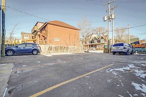 Casa Queen-Leslieville Suite w LRG Patio