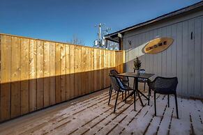 Casa Queen-Leslieville Suite w LRG Patio