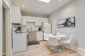Casa Queen-Unique 2BR Suite- Leslieville