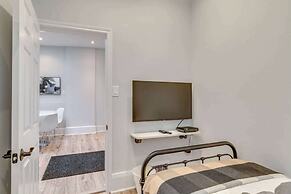 Casa Queen-Unique 2BR Suite- Leslieville