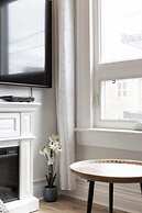 Casa Queen-Unique 2BR Suite- Leslieville