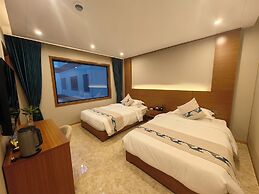 Royal International Hotel