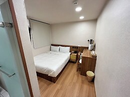 Cat Tail Pocket Inn ximen
