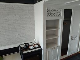 First Pacific Cirrus - Pattaya