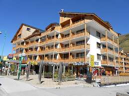 Cozy Ski Apartment With Balcony