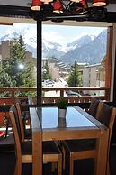 Cozy Ski Apartment With Balcony