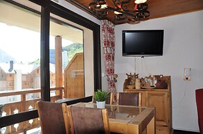 Cozy Ski Apartment With Balcony