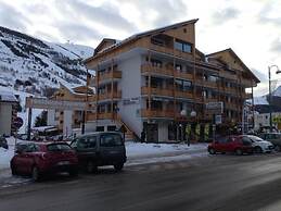 Cozy Ski Apartment With Balcony