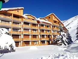 Cozy Ski Apartment With Balcony