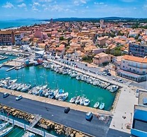 Cozy Beachside Villa in Serignan