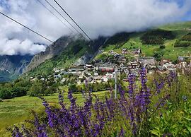 Alpine Ease With Modern Touches