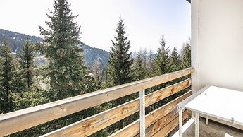 Alpine Comfort With Balcony Views