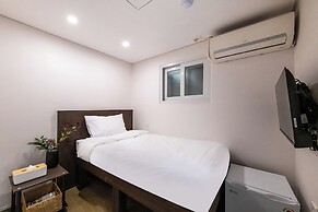 Crashin Yongsan Guesthouse