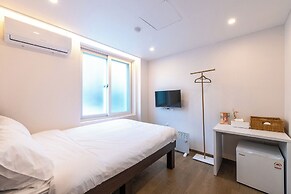 Crashin Yongsan Guesthouse