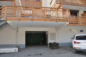 Slope-side Stay With Balcony