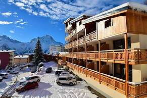 Slope-side Stay With Balcony