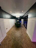 Rushden Retreat on Wellingborough Road