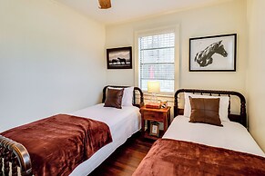 3 Mi to Mississippi Stadium: Cozy Jackson Getaway!