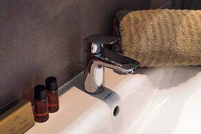 Brand new Apartment City11