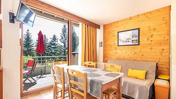 Sunny Stay Near the Slopes