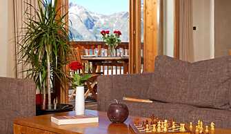 Spacious Retreat for 10 Guests