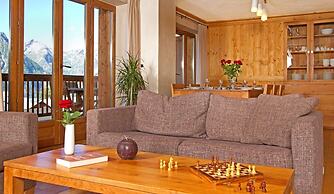 Spacious Retreat for 10 Guests