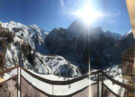 Sunny Mountain Retreat