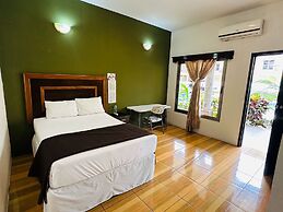 Hotel California Pacific Palm