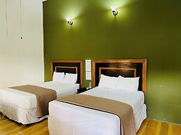 Hotel California Pacific Palm