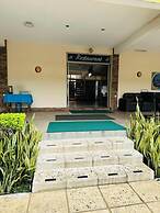 Hotel California Pacific Palm