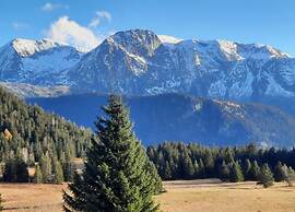 Mountain Hideaway for 4 Guests