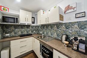 Beachfront Burleigh Getaway