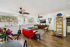 Beachfront Burleigh Getaway