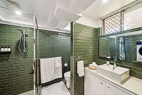 Beachfront Burleigh Getaway