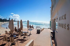 Beachfront Burleigh Getaway