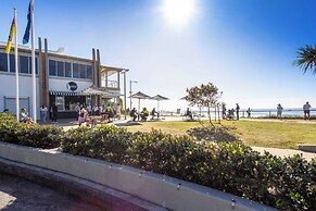 Beachfront Burleigh Getaway