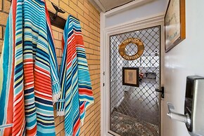 Beachfront Burleigh Getaway