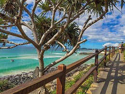 Beachfront Burleigh Getaway