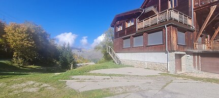 Alpine Apartment for 6 Guests