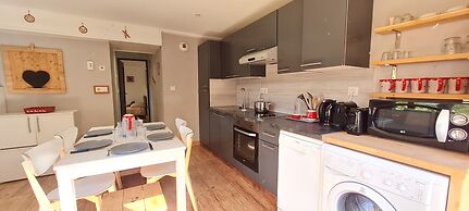 Alpine Apartment for 6 Guests