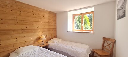 Spacious Chalet Near Ski Slopes