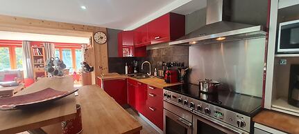 Spacious Chalet Near Ski Slopes