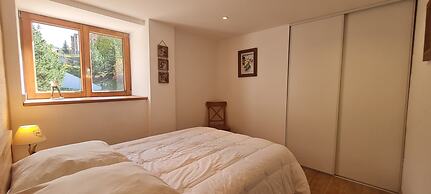 Spacious Chalet Near Ski Slopes