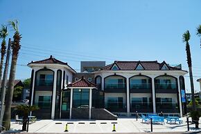 Ihoteu Beach Pension